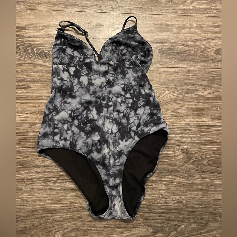 Athleta women’s swimsuit size L